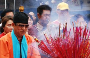 Ritual perang air di Meranti