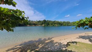 Pantai Bahagia Nongsa, Batam (seniberjalan)