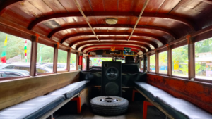 Tempat duduk bus kayu karimun_seniberjalan