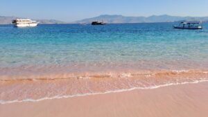 Pantai Pink Labuan Bajo