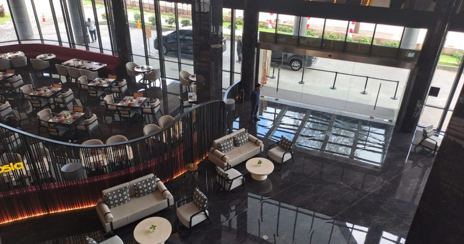 Lobi hotel Grand Mercure Batam_seniberjalan