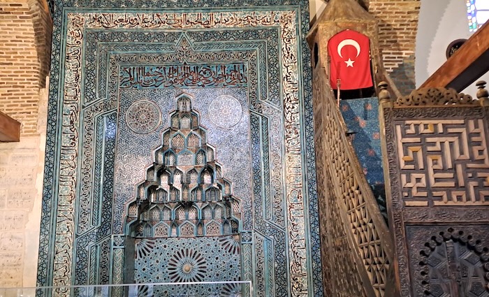 Keramik Seljuk pada Mimbar Masjid di Turki