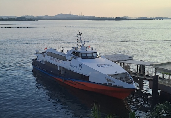 Feri Batam (seniberjalan)