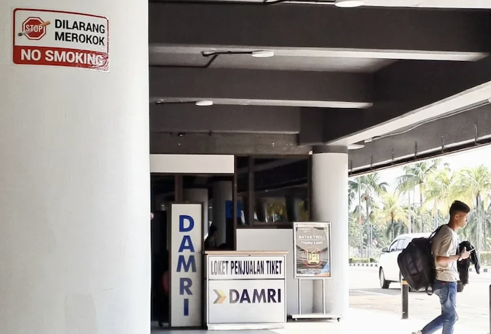 Damri di BANDARA BATAM/seniberjalan
